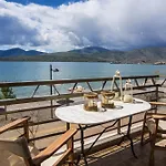 Beachfront Zen Sea View Apartmán